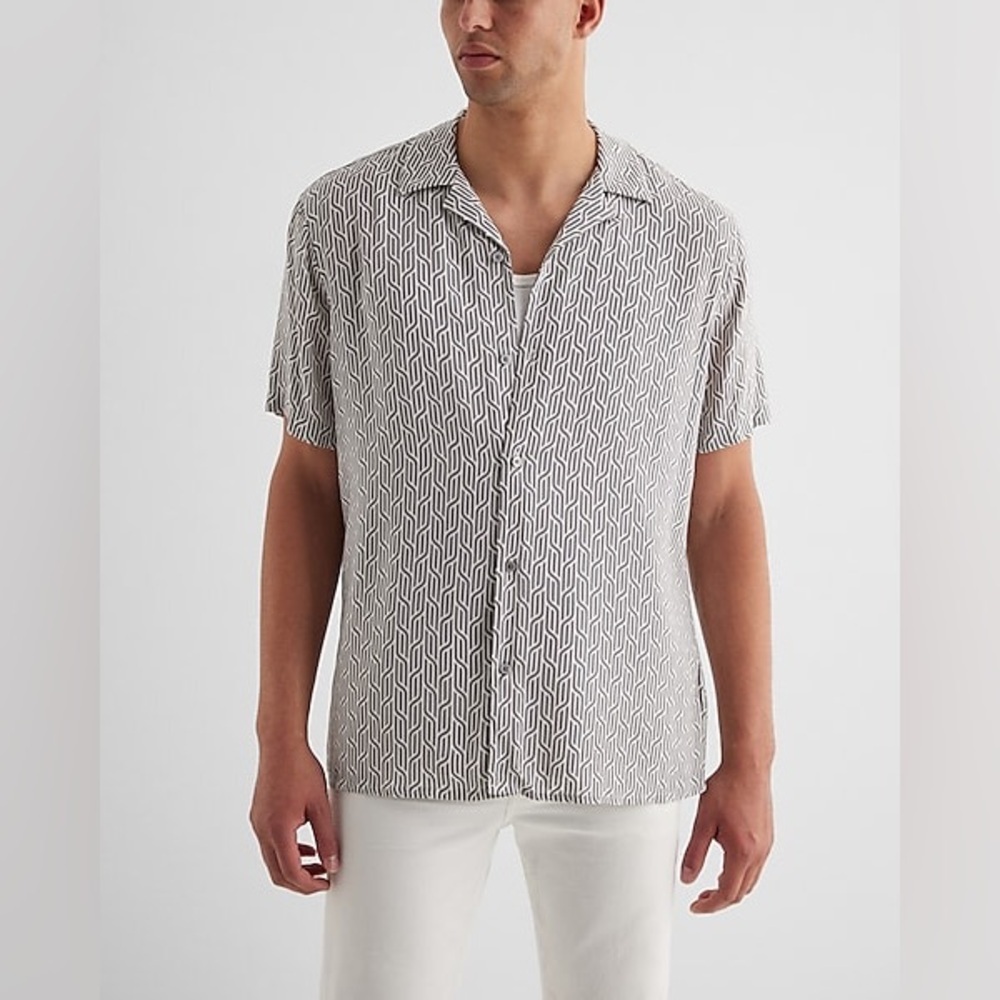 NWT Express Men’s Geo Print Rayon Short Sleeve Shirt | Small | White